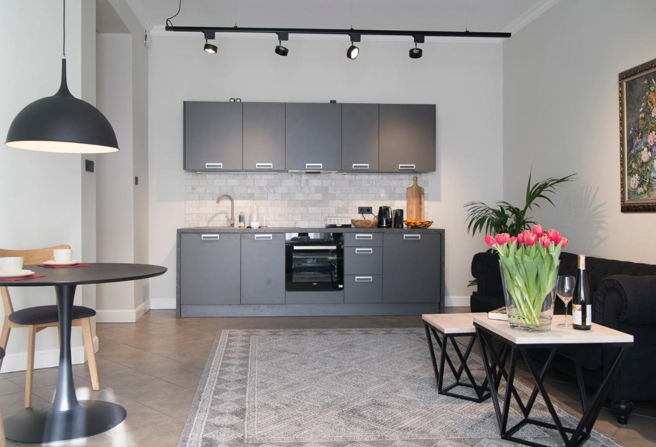Apartment Laser Studio *