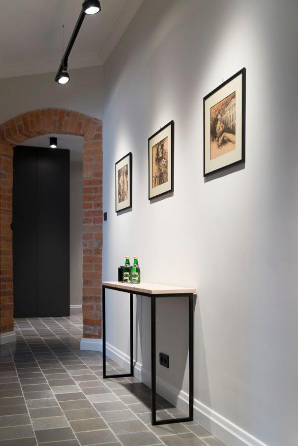 Apartment Laser Studio *