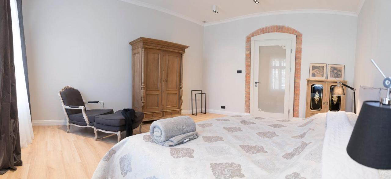 Laser Studio Apartment *