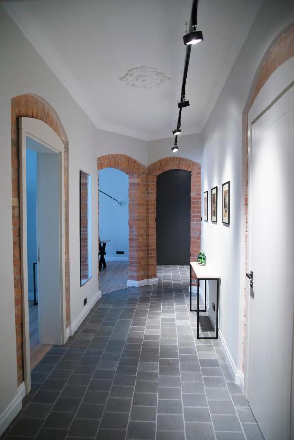 Apartment Laser Studio *